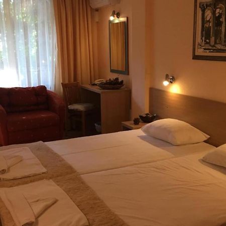 Park Hotel Briz Golden Sands Bagian luar foto