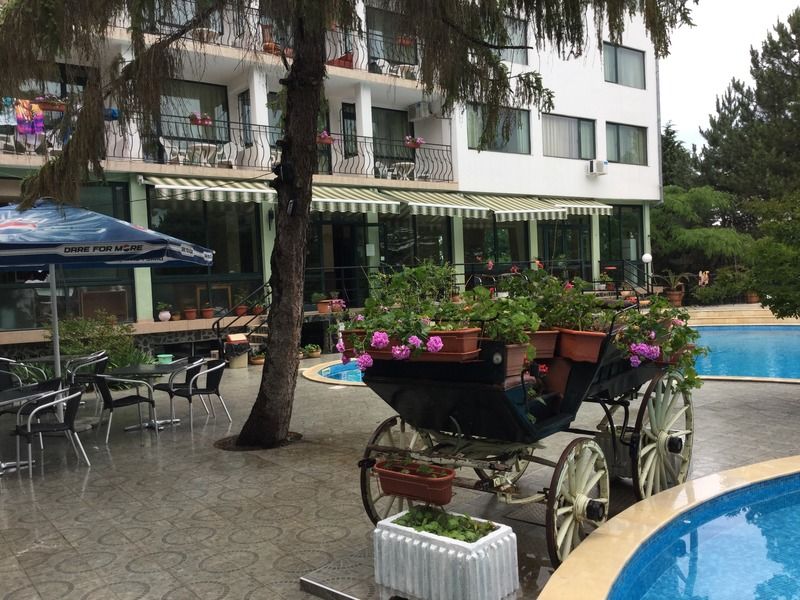 Park Hotel Briz Golden Sands Bagian luar foto