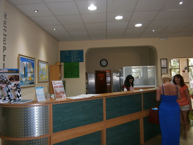 Park Hotel Briz Golden Sands Bagian luar foto