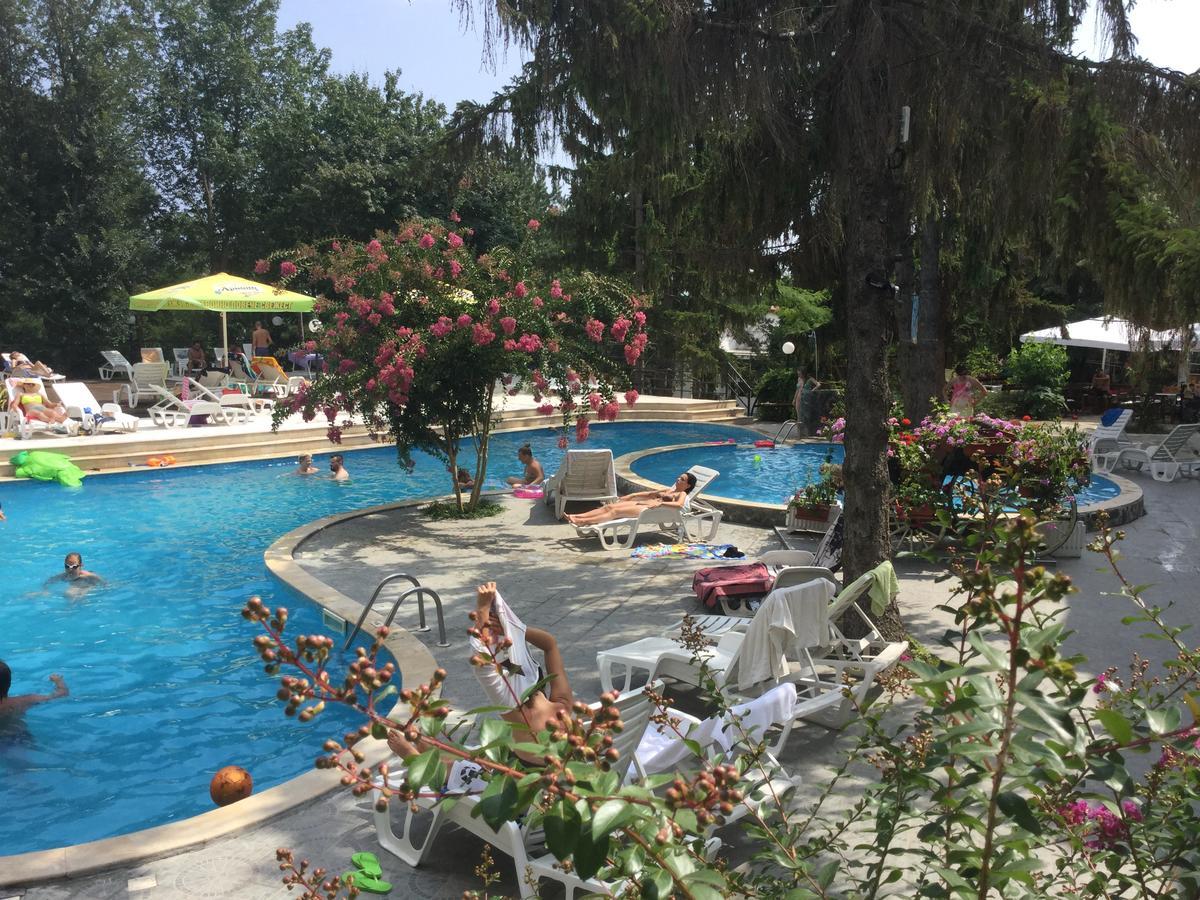 Park Hotel Briz Golden Sands Bagian luar foto