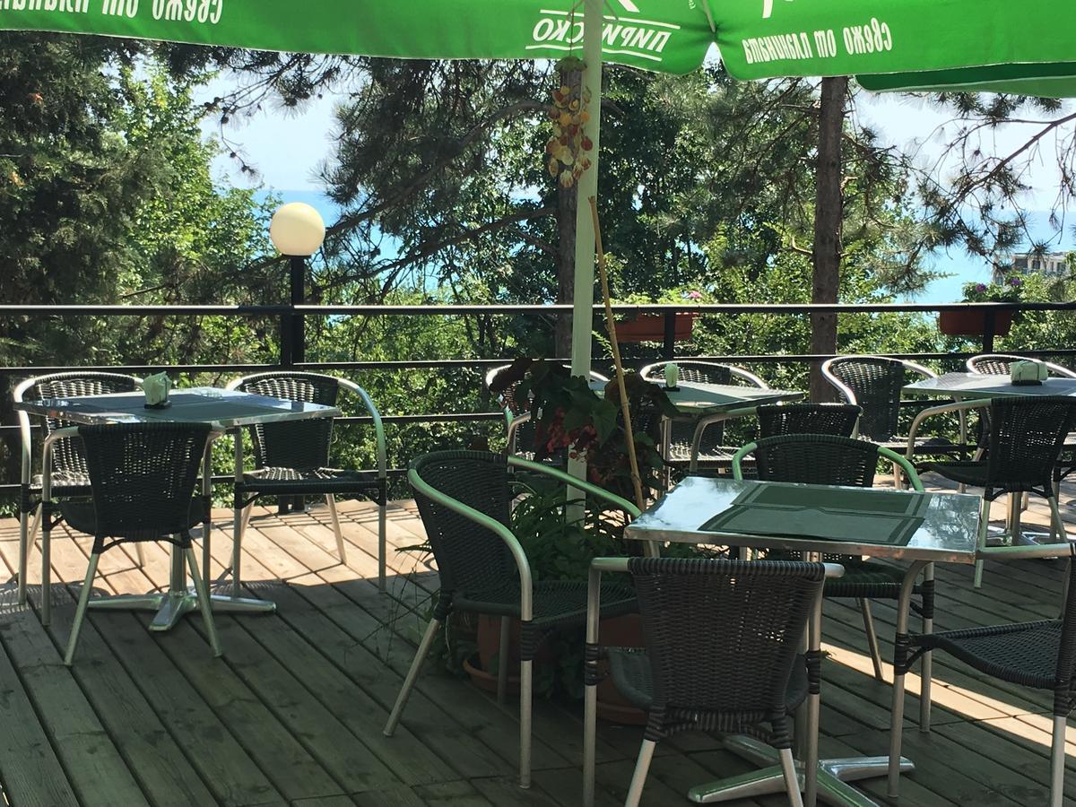 Park Hotel Briz Golden Sands Bagian luar foto