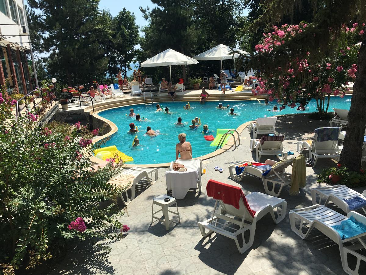 Park Hotel Briz Golden Sands Bagian luar foto
