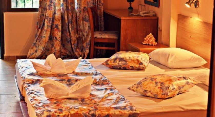 Park Hotel Briz Golden Sands Bagian luar foto