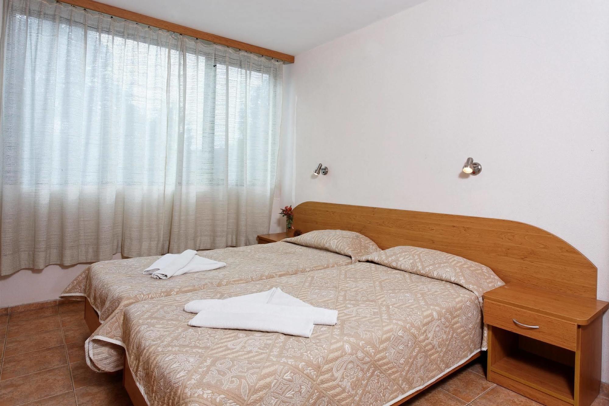 Park Hotel Briz Golden Sands Bagian luar foto