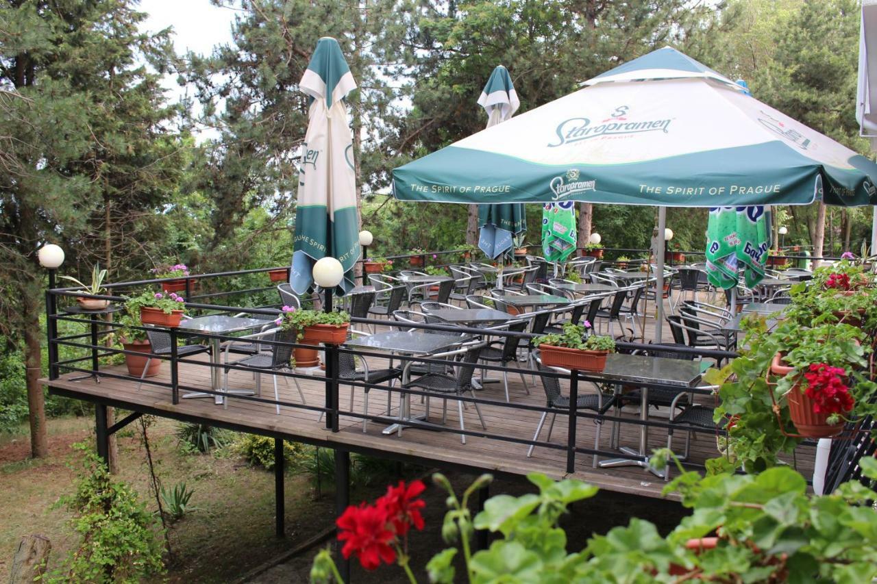 Park Hotel Briz Golden Sands Bagian luar foto