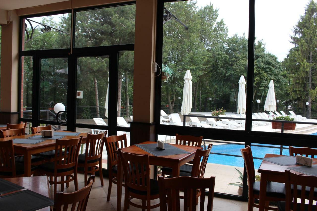 Park Hotel Briz Golden Sands Bagian luar foto
