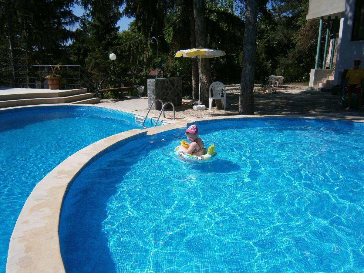 Park Hotel Briz Golden Sands Bagian luar foto